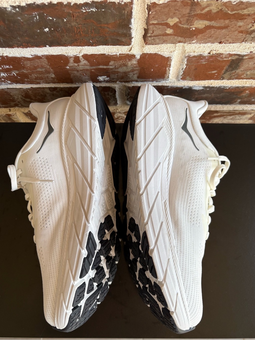 Hoka Arahi 7 Running Shoes White Sneakers Size 9 2E (Wide) - Picture 11 of 14